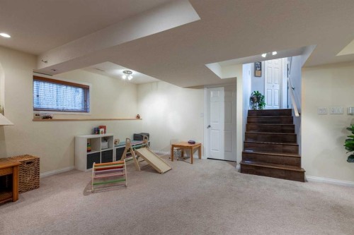 293 Heritage Boulevard West, Lethbridge, AB - Indoor