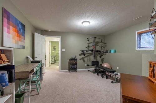 293 Heritage Boulevard West, Lethbridge, AB - Indoor