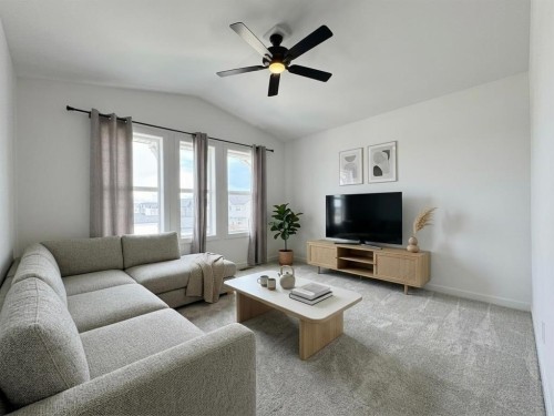 18 Blackwolf Pass North, Lethbridge, AB - Indoor Photo Showing Living Room