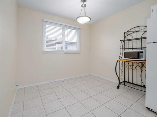 3-269 Laval Boulevard West, Lethbridge, AB - Indoor Photo Showing Other Room