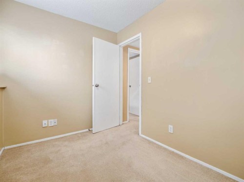 3-269 Laval Boulevard West, Lethbridge, AB - Indoor Photo Showing Other Room