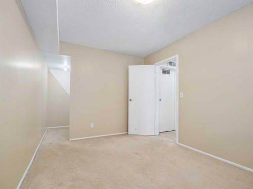 3-269 Laval Boulevard West, Lethbridge, AB - Indoor Photo Showing Other Room