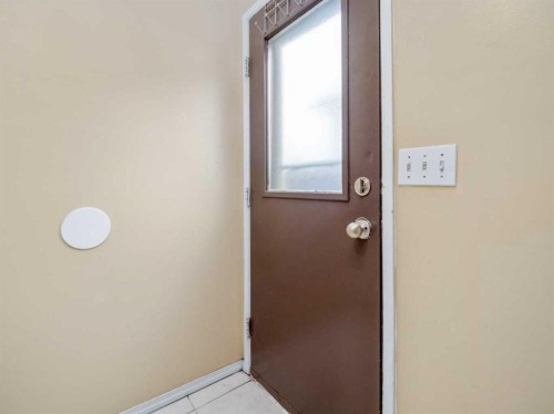 3-269 Laval Boulevard West, Lethbridge, AB - Indoor