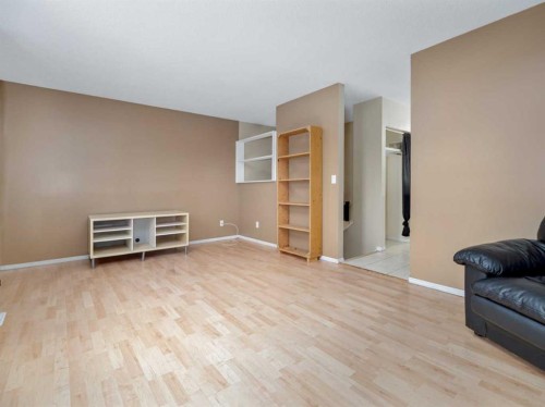 3-269 Laval Boulevard West, Lethbridge, AB - Indoor