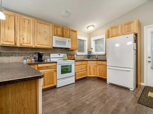 5207 58 Ave, Taber, AB - Indoor Photo Showing Kitchen