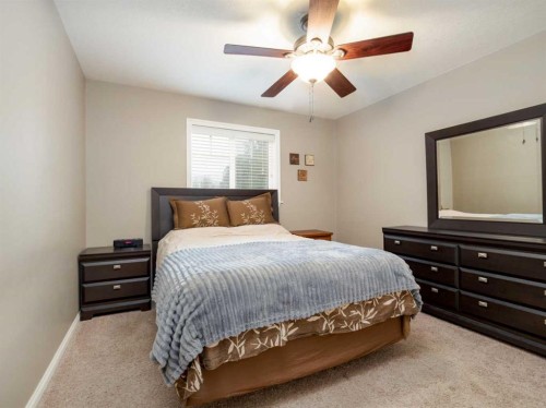 5207 58 Ave, Taber, AB - Indoor Photo Showing Bedroom