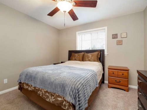 5207 58 Ave, Taber, AB - Indoor Photo Showing Bedroom