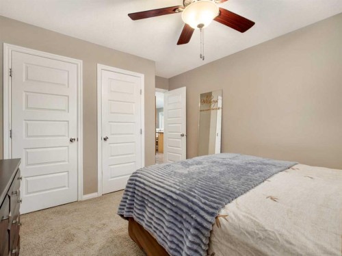 5207 58 Ave, Taber, AB - Indoor Photo Showing Bedroom