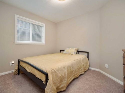 5207 58 Ave, Taber, AB - Indoor Photo Showing Bedroom