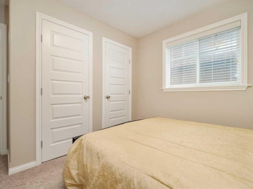 5207 58 Ave, Taber, AB - Indoor Photo Showing Bedroom