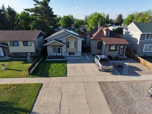 5207 58 Ave, Taber, AB - Outdoor With Facade