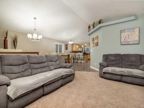 5207 58 Ave, Taber, AB - Indoor Photo Showing Living Room