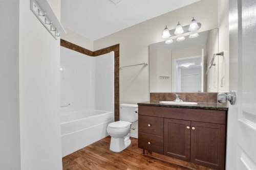 28-45 Keystone Terrace West, Lethbridge, AB - Indoor Photo Showing Bathroom