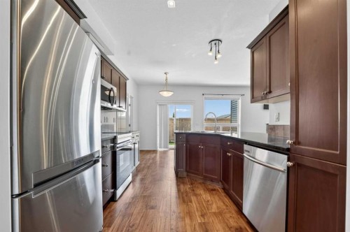 28-45 Keystone Terrace West, Lethbridge, AB - Indoor Photo Showing Kitchen With Stainless Steel Kitchen With Upgraded Kitchen