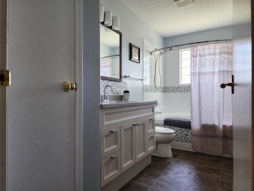 4813 4 Street West, Claresholm, AB 