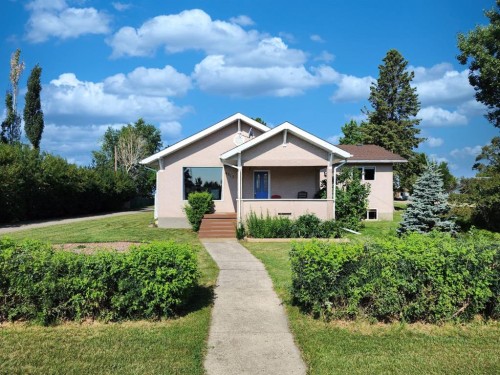 4813 4 Street WEST Claresholm, AB T0L 0T0