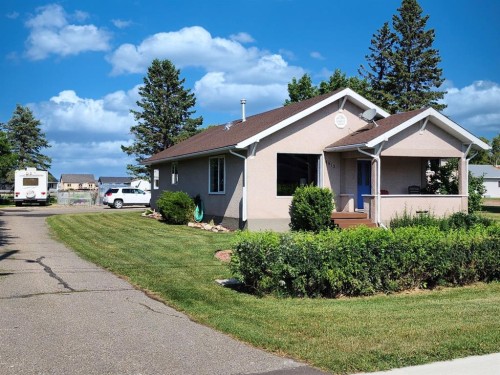 4813 4 Street West, Claresholm, AB 
