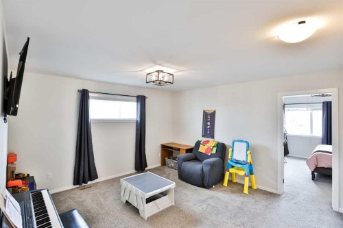 1109 Pacific Circle West, Lethbridge, AB - Indoor