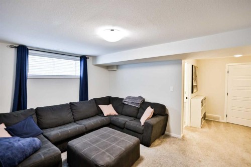 1109 Pacific Circle West, Lethbridge, AB - Indoor Photo Showing Living Room