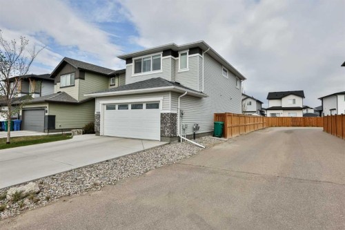 1109 Pacific Circle West, Lethbridge, AB - Outdoor
