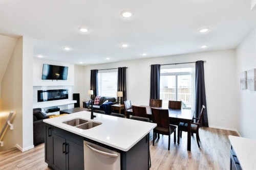 1109 Pacific Circle West, Lethbridge, AB - Indoor