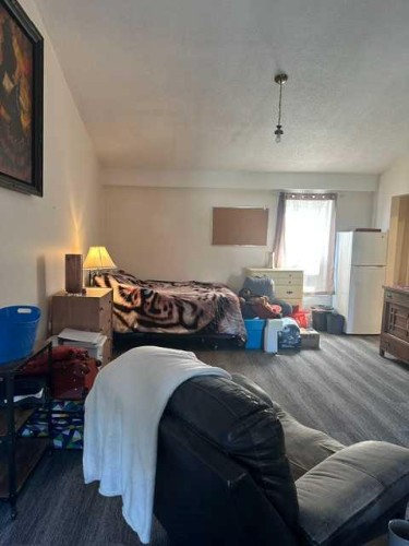 925 West Avenue, Pincher Creek, AB 