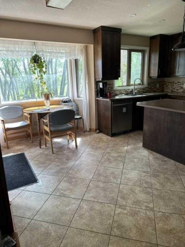 925 West Avenue, Pincher Creek, AB 