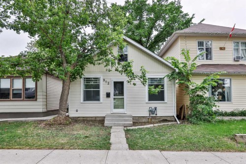 912 8 Street SOUTH Lethbridge, AB T1J 2K8