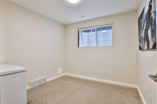 22 Riverland Close West, Lethbridge, AB 