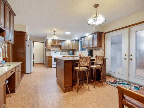 2201 21 Avenue, Coaldale, AB - Indoor Photo Showing Kitchen