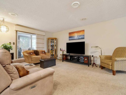 2201 21 Avenue, Coaldale, AB - Indoor Photo Showing Living Room