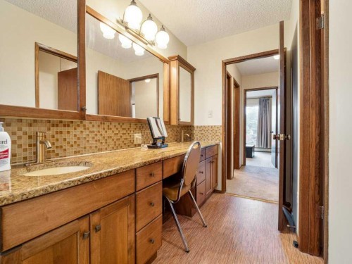 2201 21 Avenue, Coaldale, AB - Indoor Photo Showing Bathroom