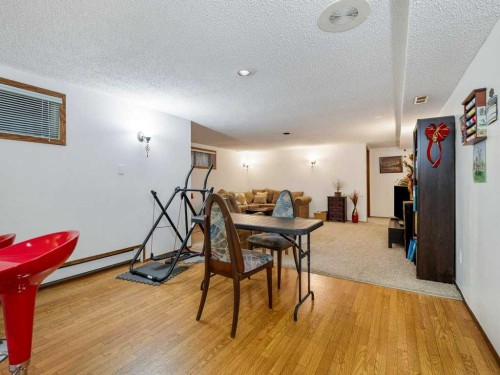 2201 21 Avenue, Coaldale, AB - Indoor