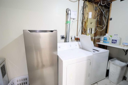 3918 52 St, Taber, AB - Indoor Photo Showing Laundry Room