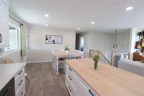 3918 52 St, Taber, AB - Indoor Photo Showing Dining Room