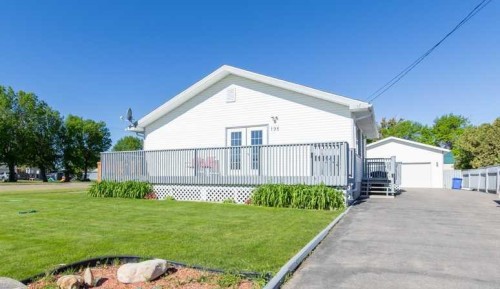 196 S 100 E  Raymond, AB T0K 2S0