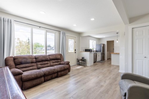 593 3 Avenue West, Cardston, AB 