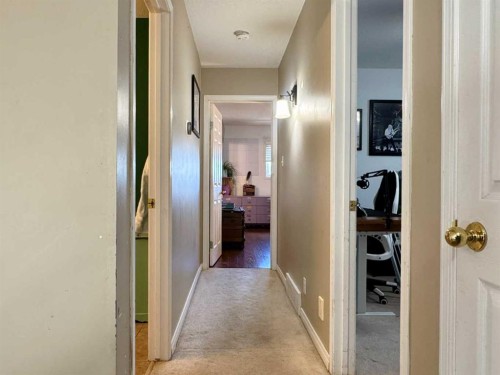93 Heritage Crescent West, Lethbridge, AB - Indoor Photo Showing Other Room