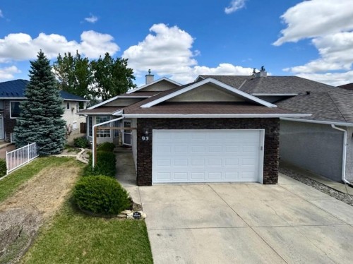 93 Heritage Crescent West, Lethbridge, AB - Outdoor