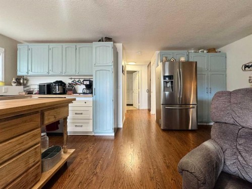 93 Heritage Crescent West, Lethbridge, AB - Indoor Photo Showing Other Room