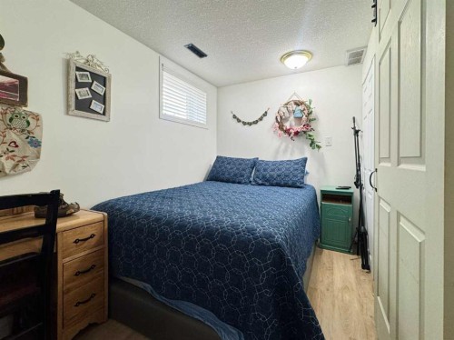 93 Heritage Crescent West, Lethbridge, AB - Indoor Photo Showing Bedroom