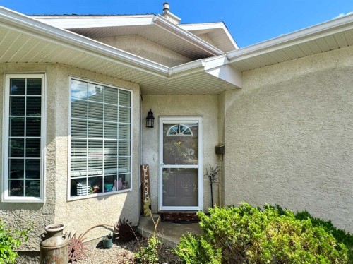 93 Heritage Crescent West, Lethbridge, AB - Outdoor