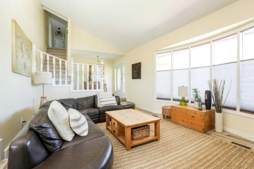 729 Columbia Boulevard West, Lethbridge, AB - Indoor Photo Showing Living Room