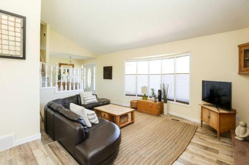 729 Columbia Boulevard West, Lethbridge, AB - Indoor Photo Showing Living Room