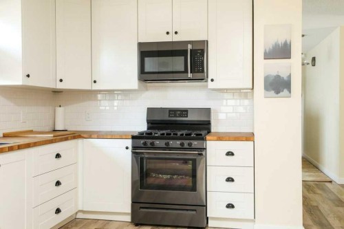 729 Columbia Boulevard West, Lethbridge, AB - Indoor Photo Showing Kitchen