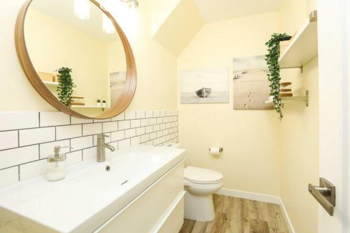 729 Columbia Boulevard West, Lethbridge, AB - Indoor Photo Showing Bathroom