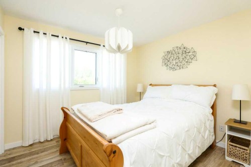 729 Columbia Boulevard West, Lethbridge, AB - Indoor Photo Showing Bedroom