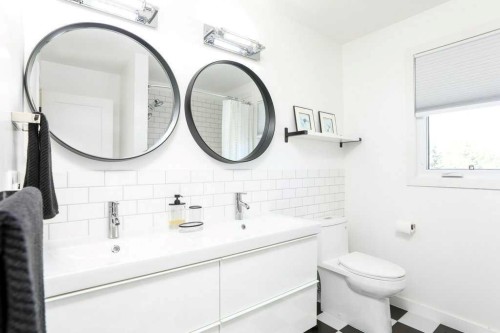 729 Columbia Boulevard West, Lethbridge, AB - Indoor Photo Showing Bathroom