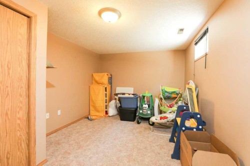 729 Columbia Boulevard West, Lethbridge, AB - Indoor Photo Showing Other Room