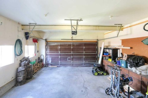729 Columbia Boulevard West, Lethbridge, AB - Indoor Photo Showing Garage